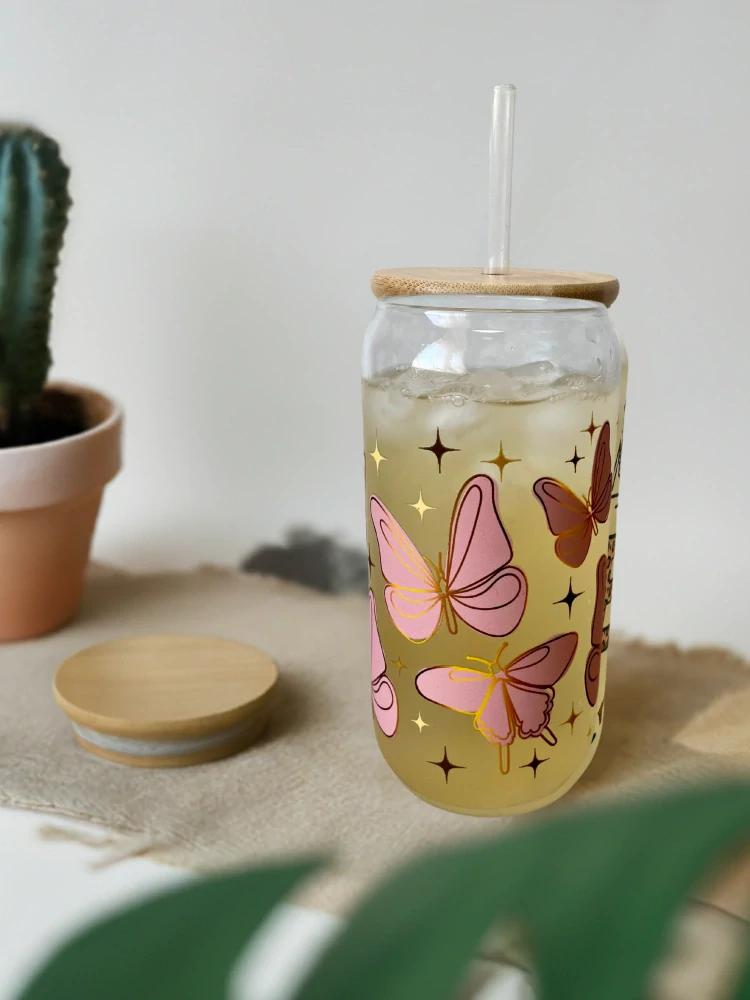 Sklenička s motivem MOTÝL